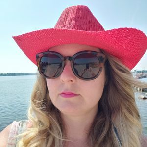 Meet your Posher, Naomi